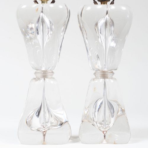 PAIR OF MODERN MOLDED GLASS LAMPS15 3bb1c7
