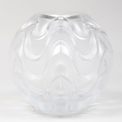 LALIQUE GLASS VASESigned in etch 11 3bb1e6