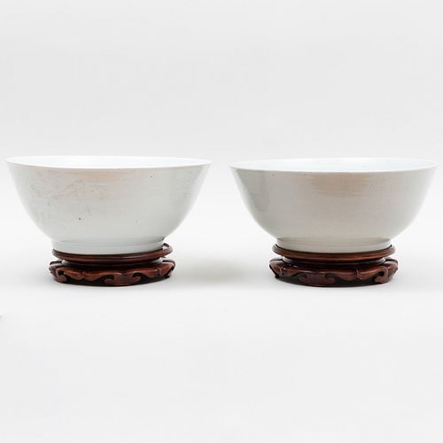 TWO SIMILAR CHINESE WHITE GLAZED 3bb317