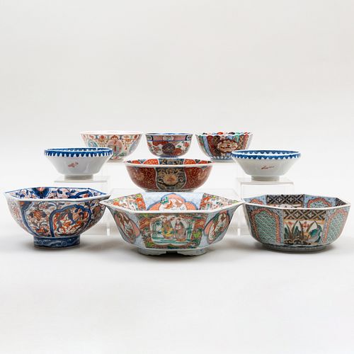 GROUP OF EIGHT JAPANESE IMARI PORCELAIN