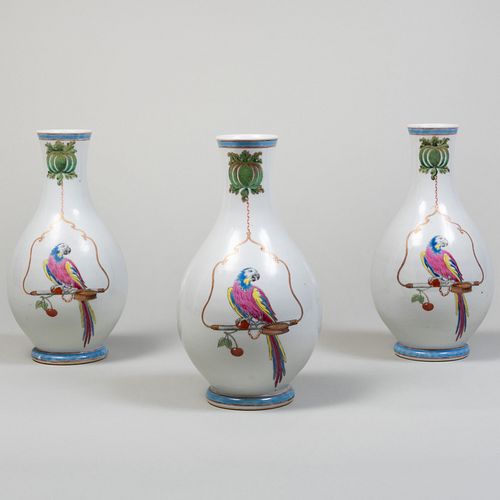 SET OF THREE CHINESE EXPORT PORCELAIN