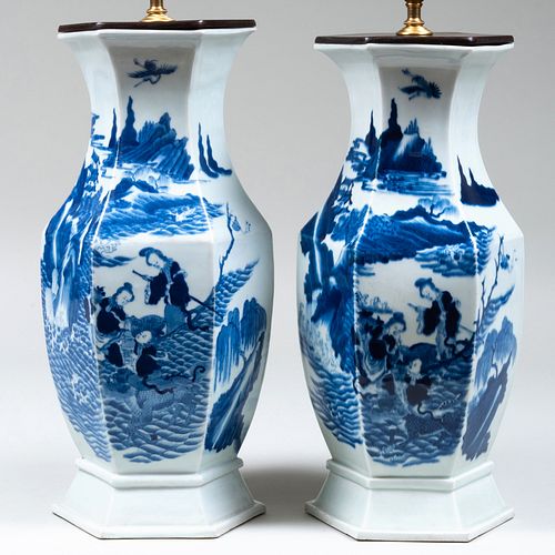 PAIR OF CHINESE BLUE AND WHITE 3bb7fd