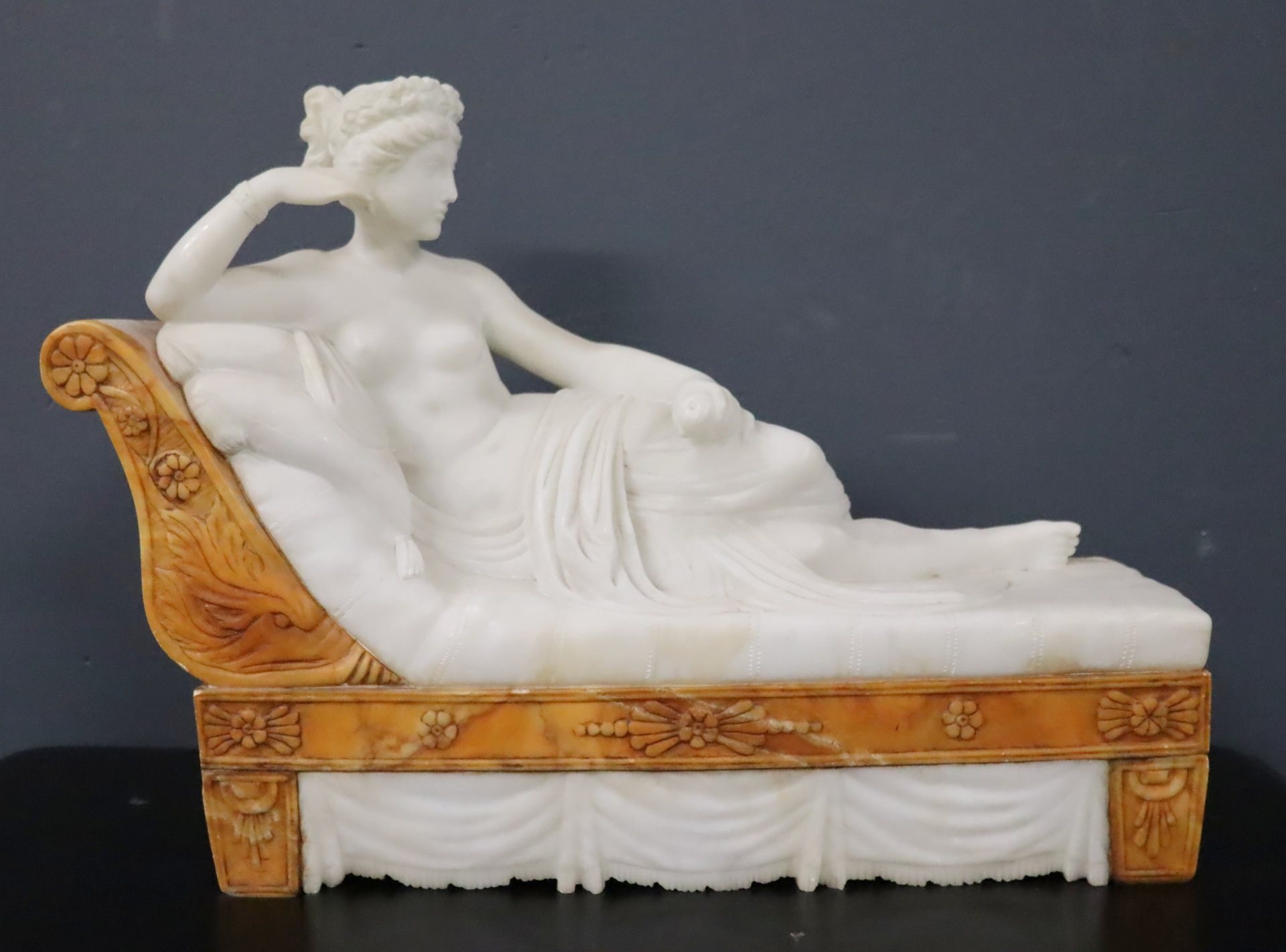 UNSIGNED MARBLE SCULPTURE OF A