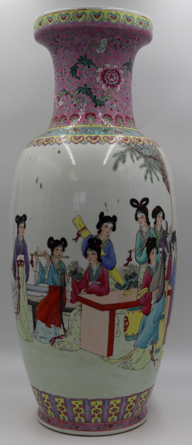 LARGE CHINESE FAMILLE ROSE VASE  3be373