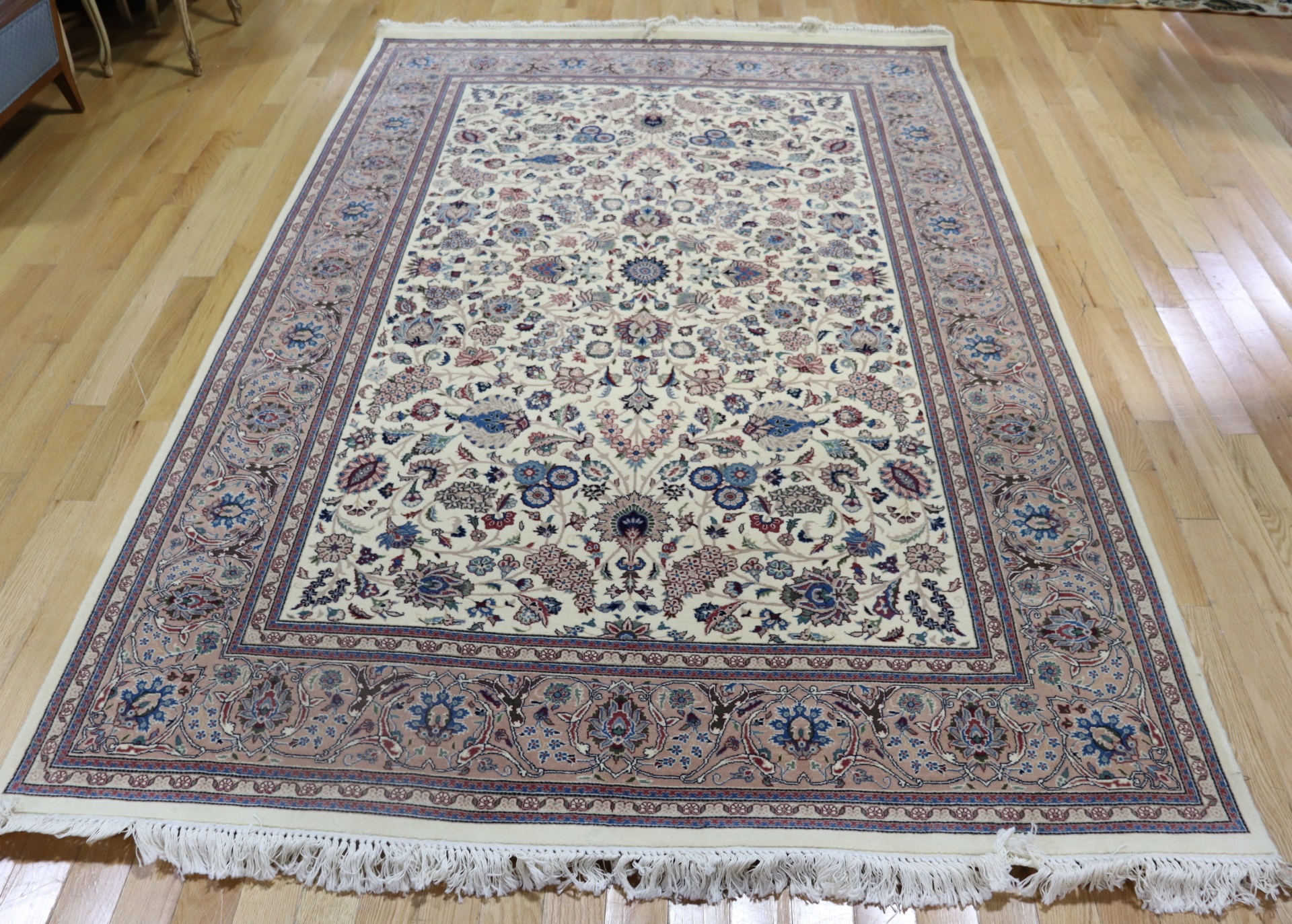 VINTAGE AND FINELY HAND WOVEN CARPET  3be38f