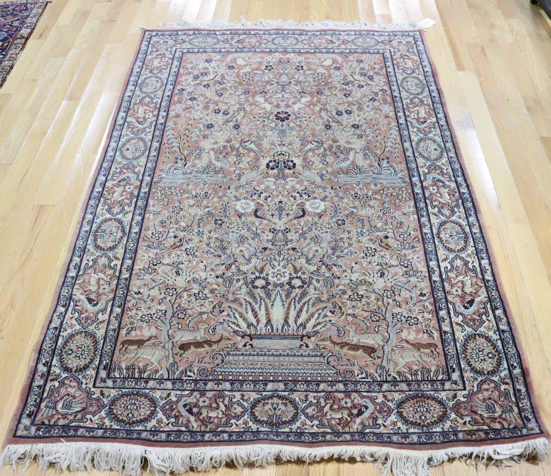 VINTAGE & FINELY HAND WOVEN PERSIAN