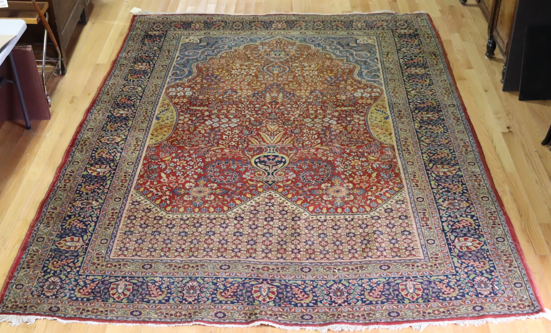 ANTIQUE AND FINELY HAND WOVEN CARPET  3be398