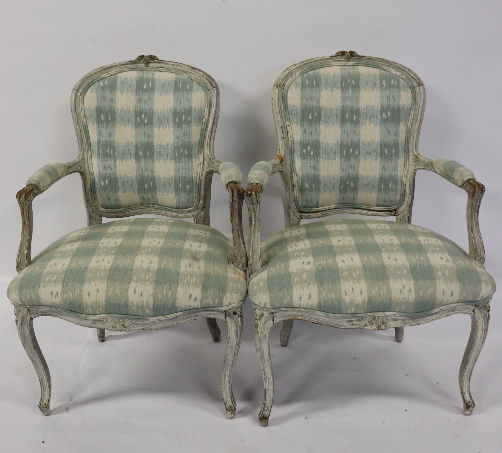 AN ANTIQUE PAIR OF LOUIS XV STYLE