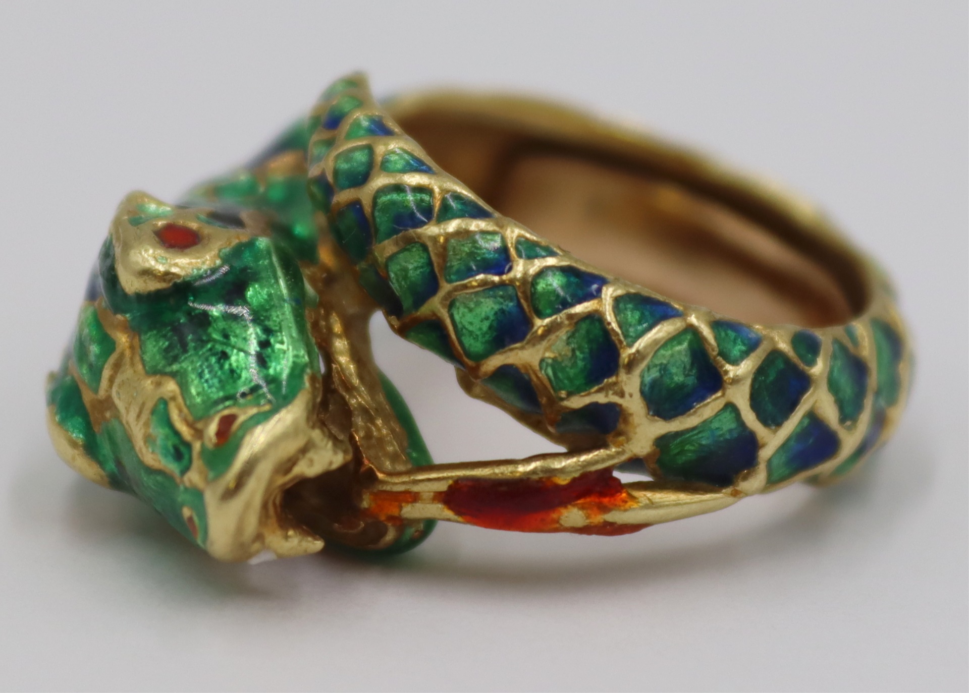 JEWELRY. 18KT GOLD AND ENAMEL BYPASS