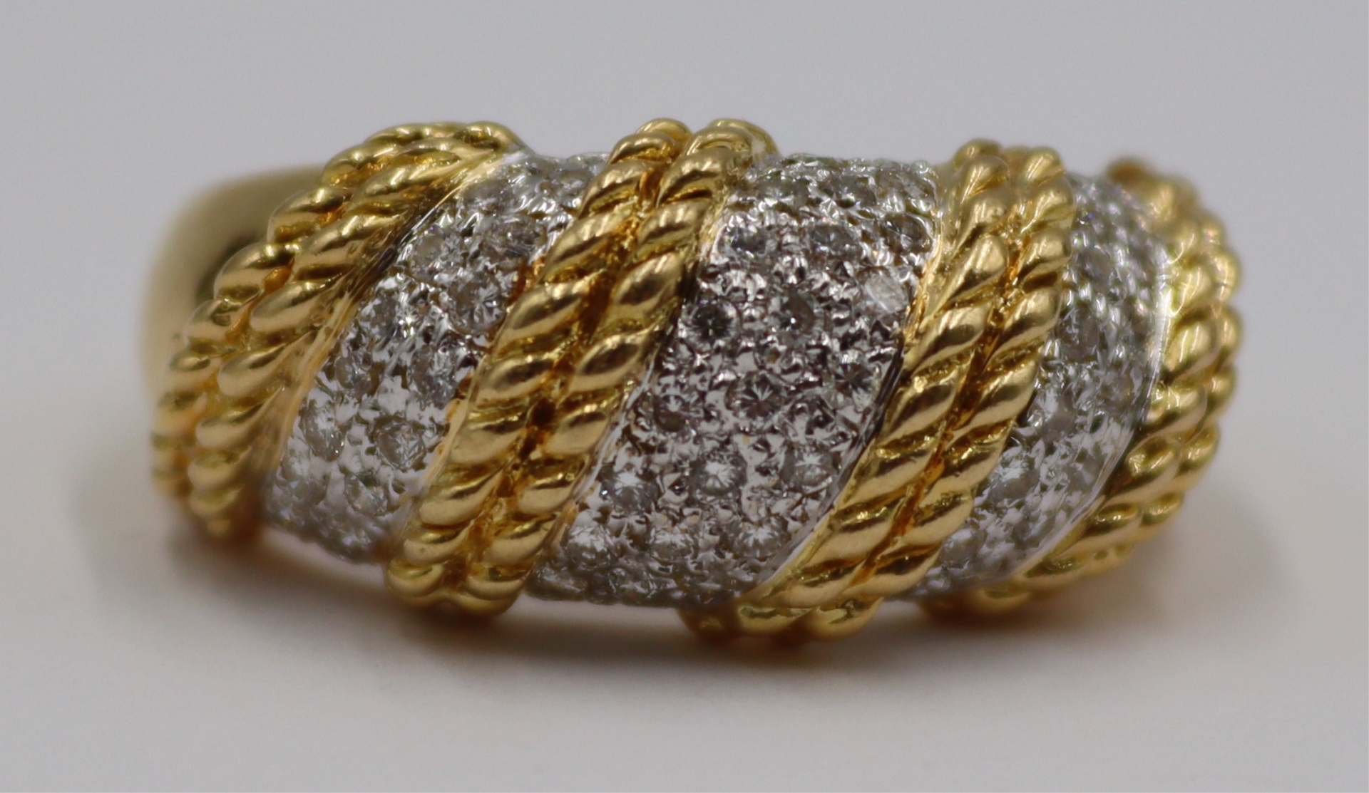 JEWELRY. 18KT GOLD AND PAVE DIAMOND