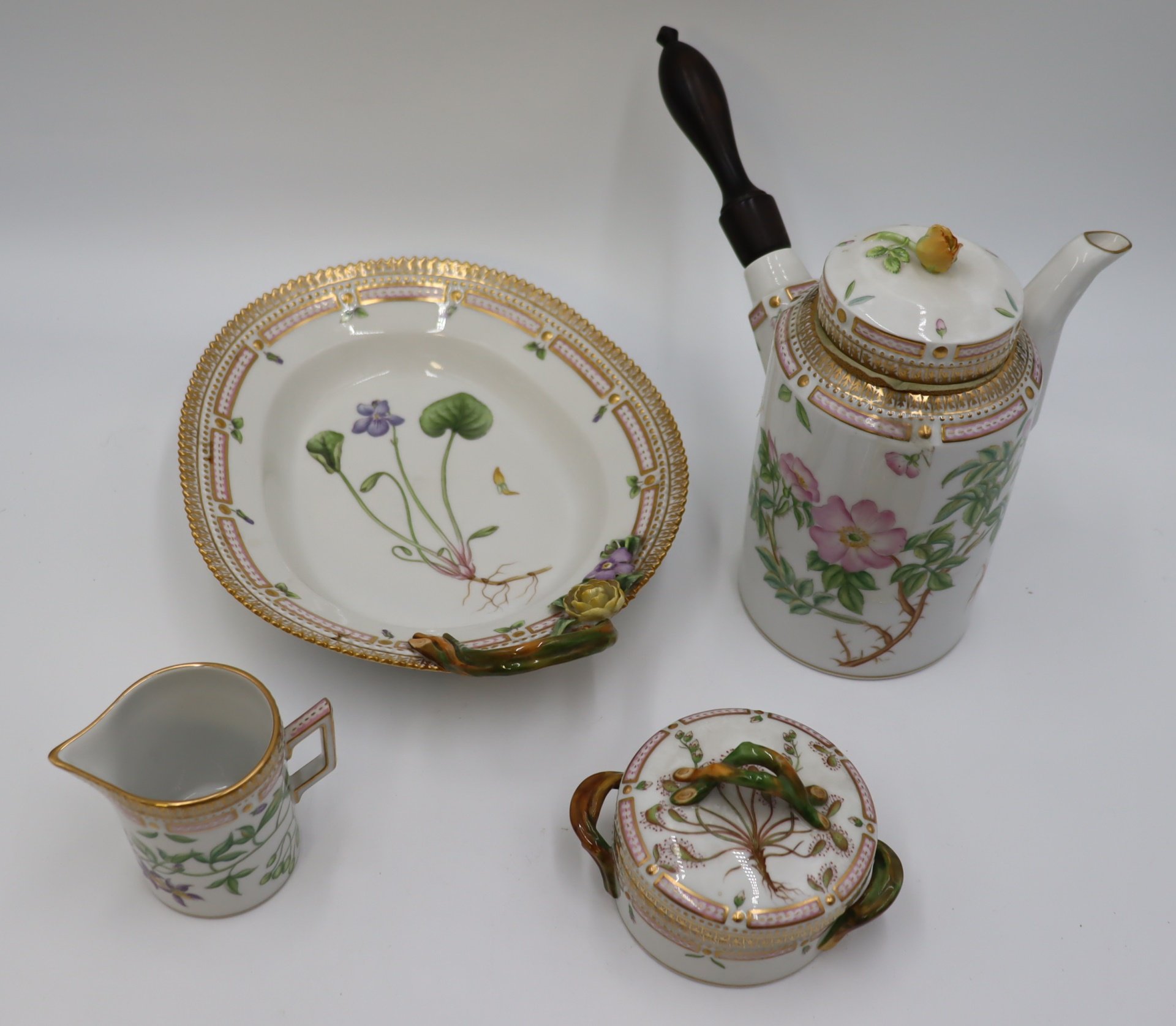 ROYAL COPENHAGEN FLORA DANICA PORCELAIN