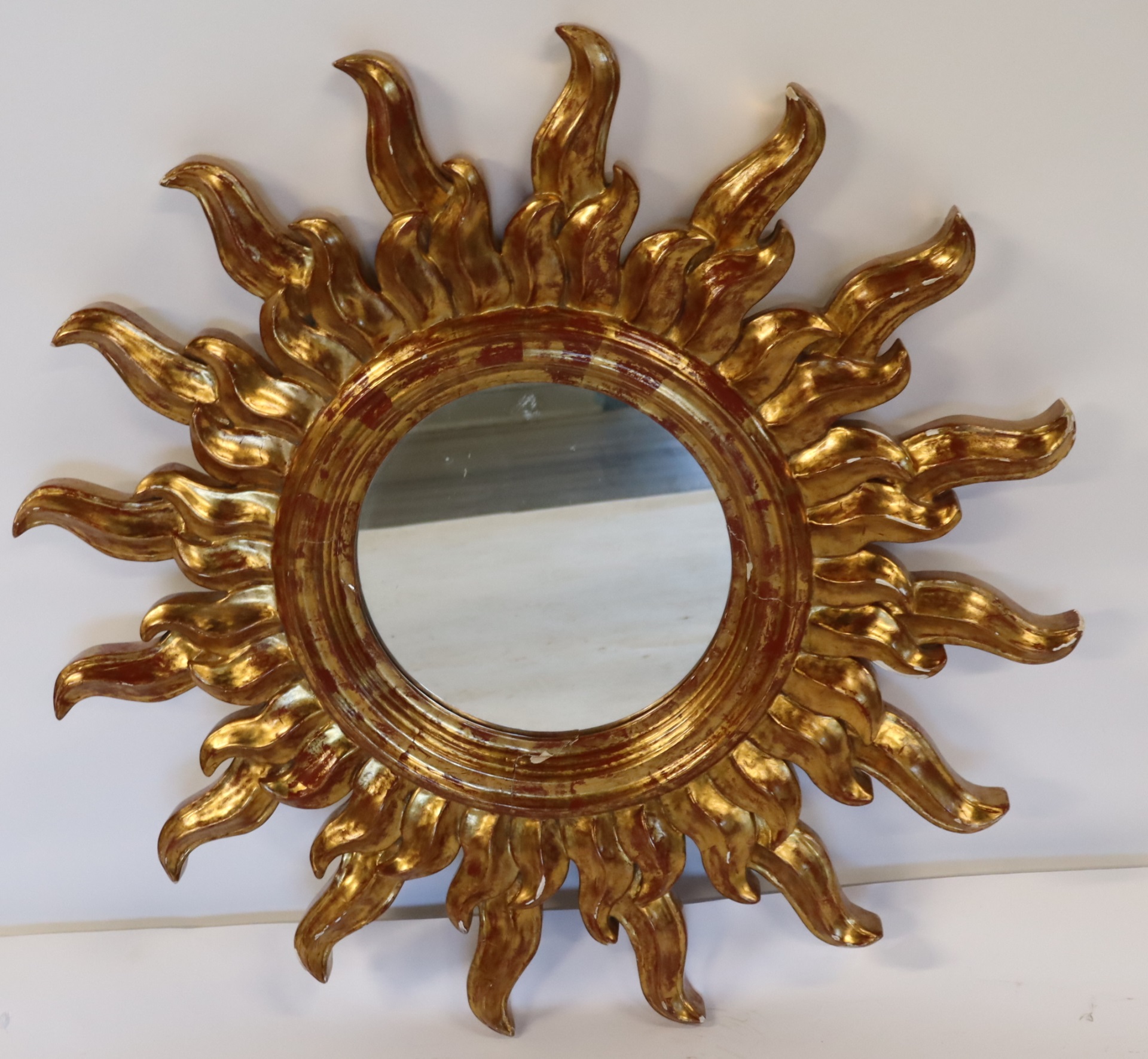 VINTAGE CARVED AND GILTWOOD SUNBURST 3be82d