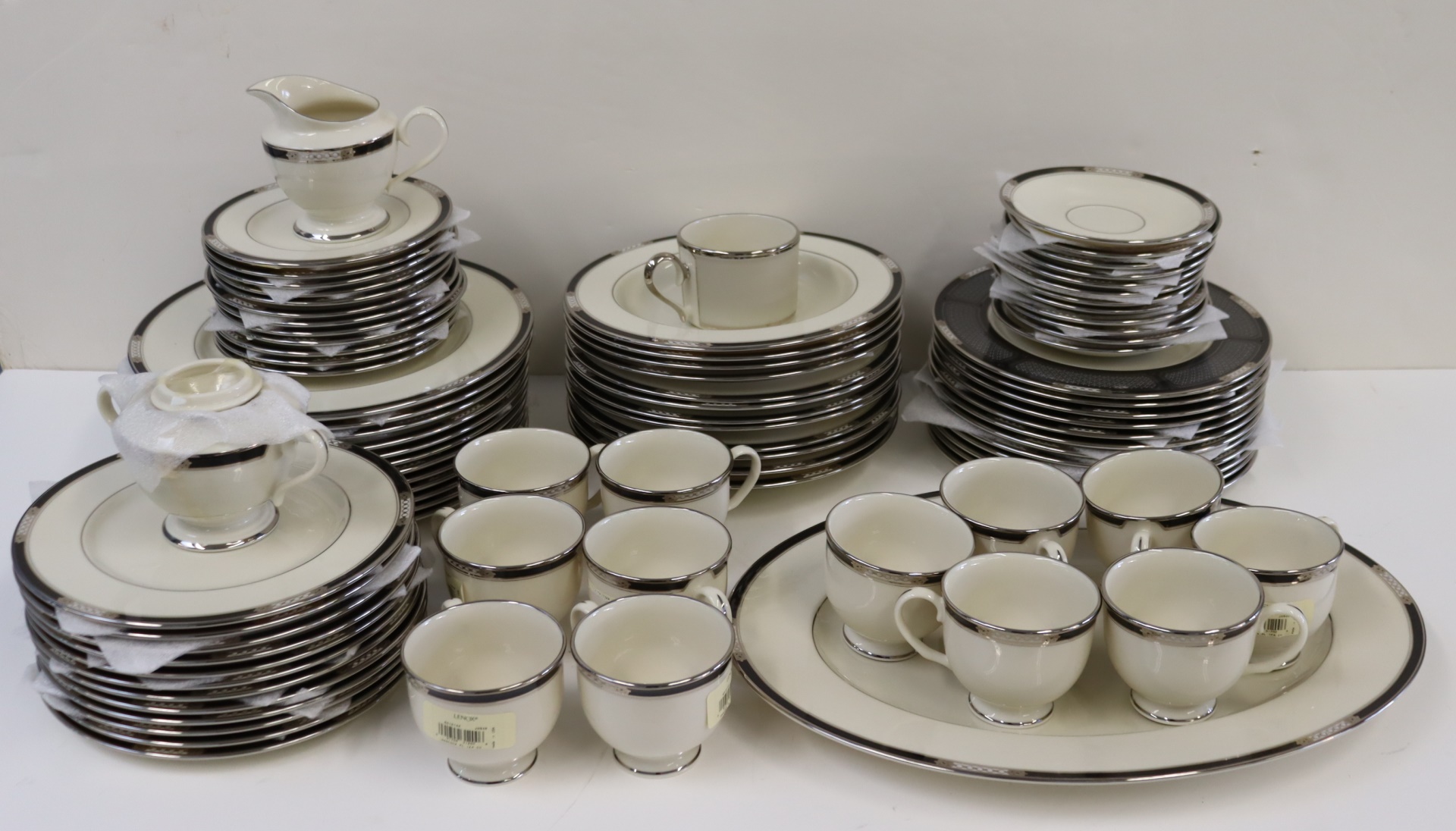 LENOX "HANCOCK PLATINUM" PORCELAIN