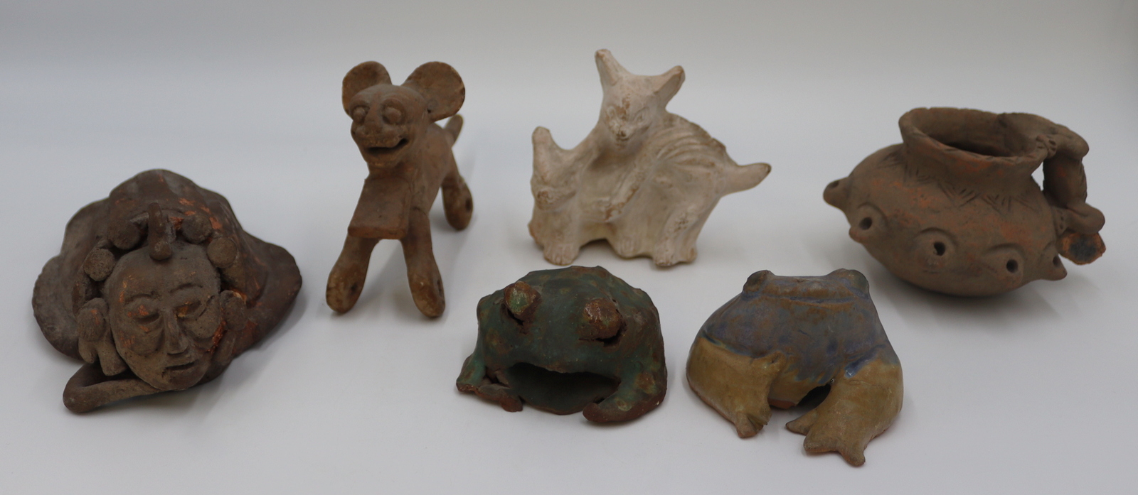 ASSORTED PRE-COLOMBIAN POTTERY GROUPING.