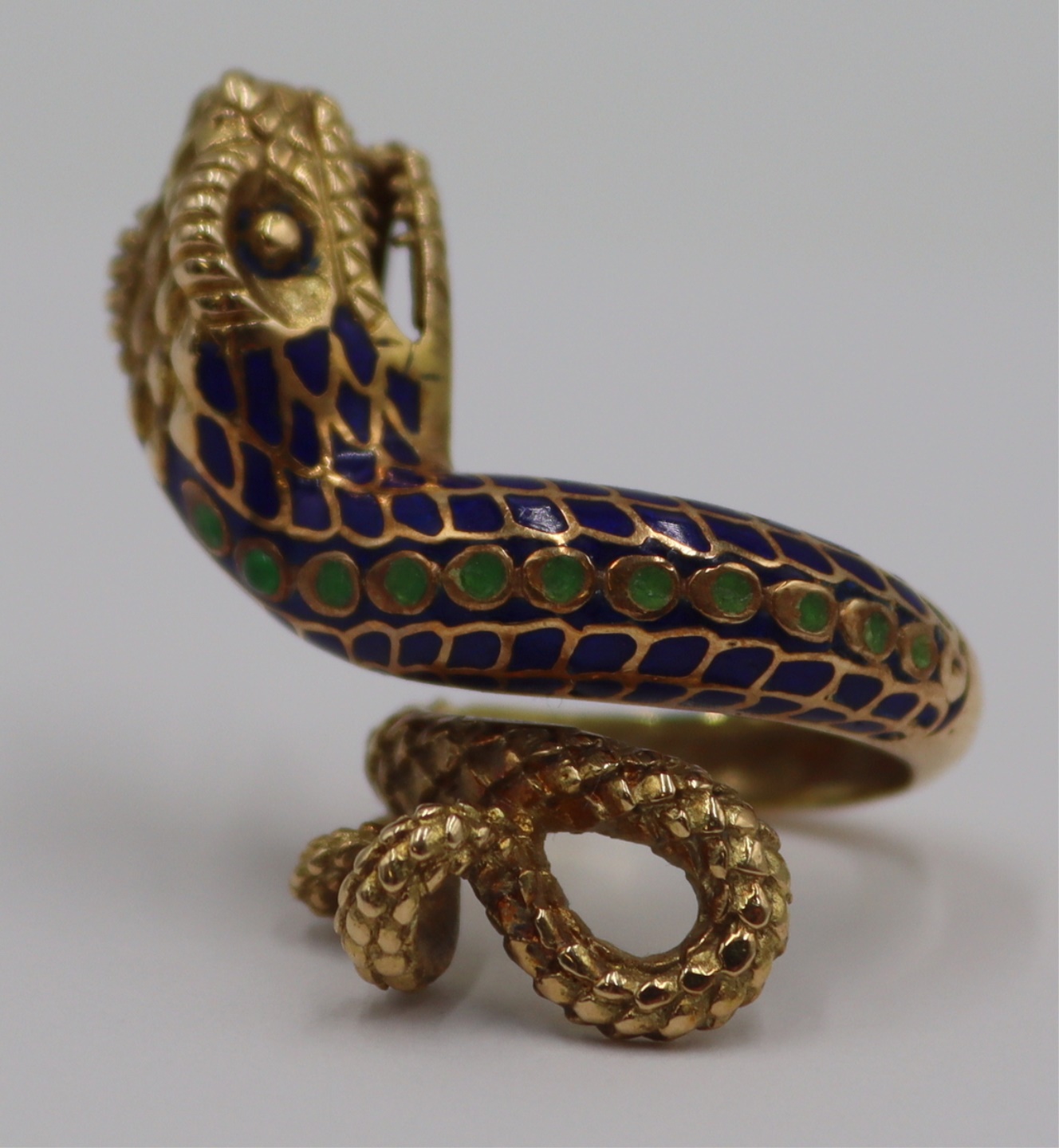 JEWELRY. 18KT GOLD AND ENAMEL SNAKE