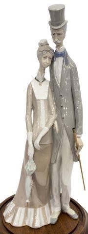 LLADRO PORCLEAIN FIGURE, OLD AGE COUPLELladro