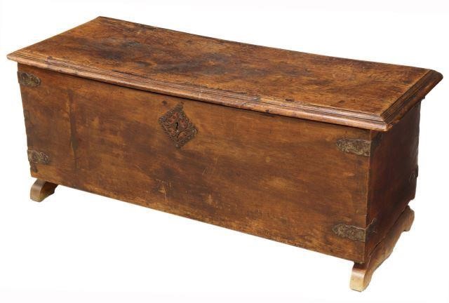 FRENCH WALNUT COFFER TRUNK 18TH 3bedc0