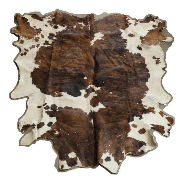BROWN WHITE SPOTTED COWHIDECowhide  3bedd3