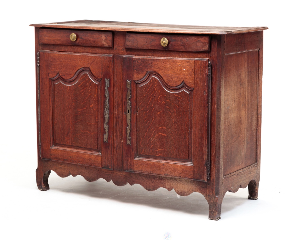 FRENCH PROVINCIAL STYLE SMALL SIDEBOARD.