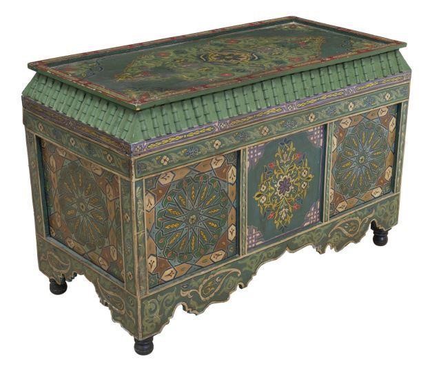 ARABESQUE PAINTED LIFT TOP STORAGE 3bef81