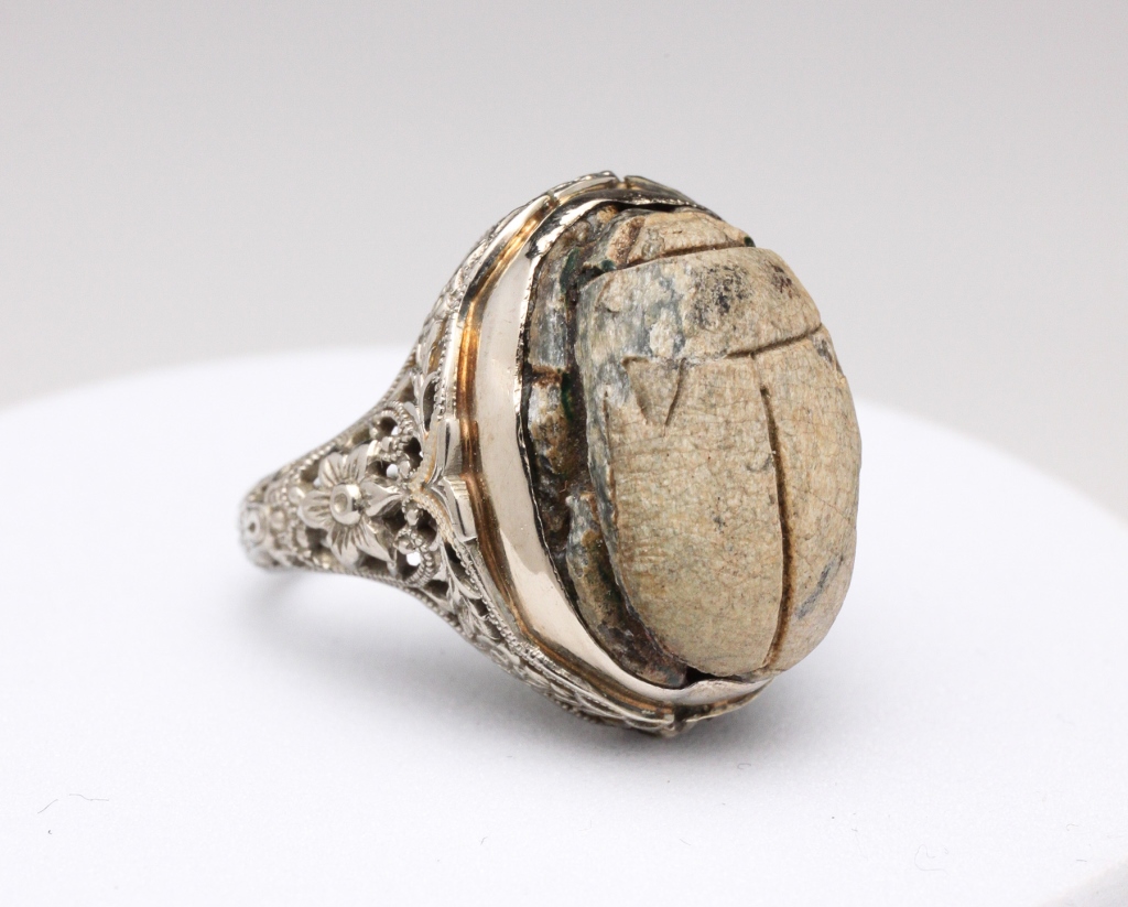 FAIENCE SCARAB WHITE GOLD RING.
