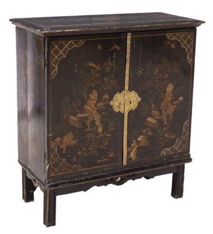 DIMINUTIVE CHINESE LACQUERED EIGHT 3bf05c