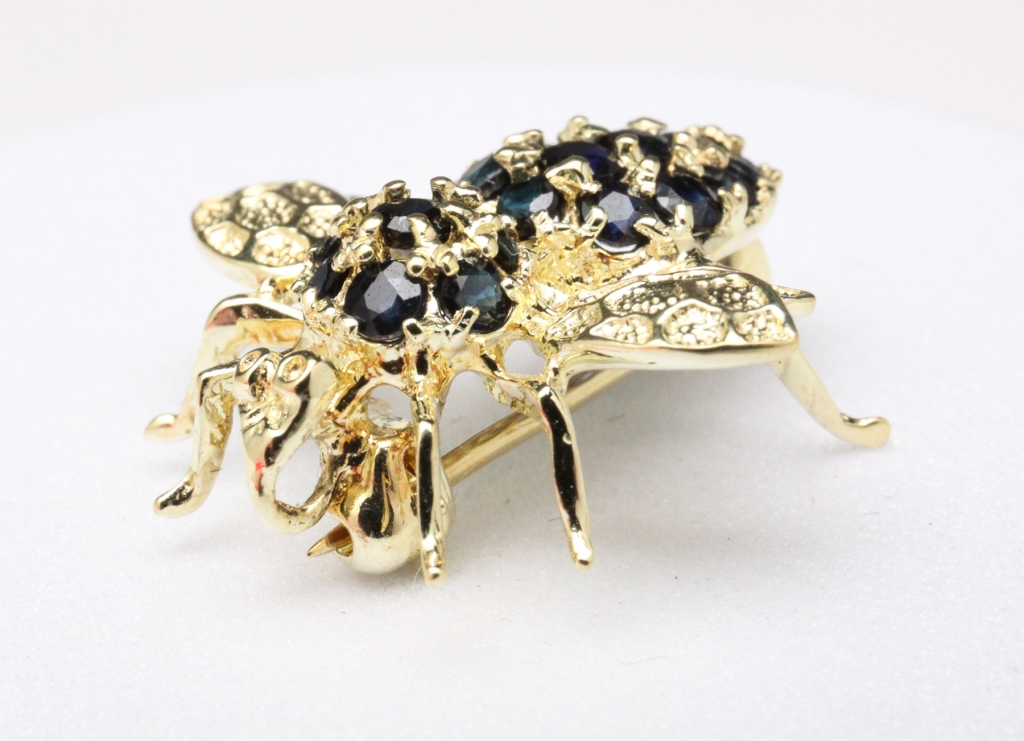 14K GOLD AND SAPPHIRE BEE PIN  3bf0d1