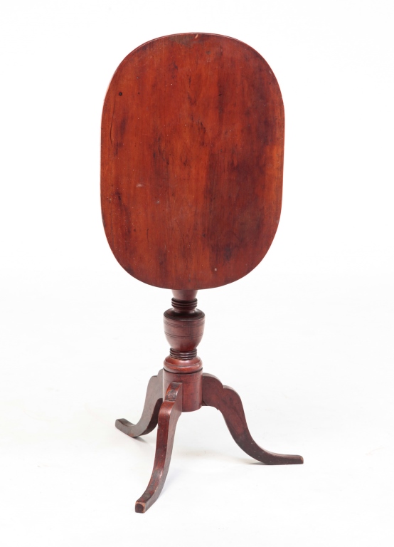 AMERICAN TILT TOP CANDLESTAND  3bf1e0