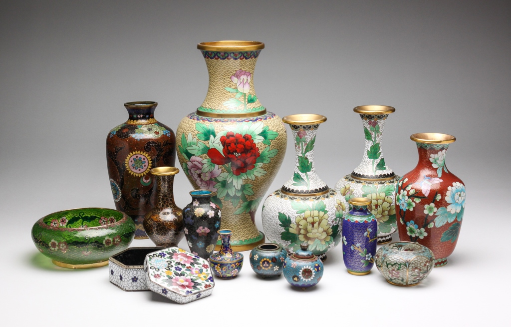 GROUP OF ASIAN CLOISONNE AND PLIQUE 3bf203