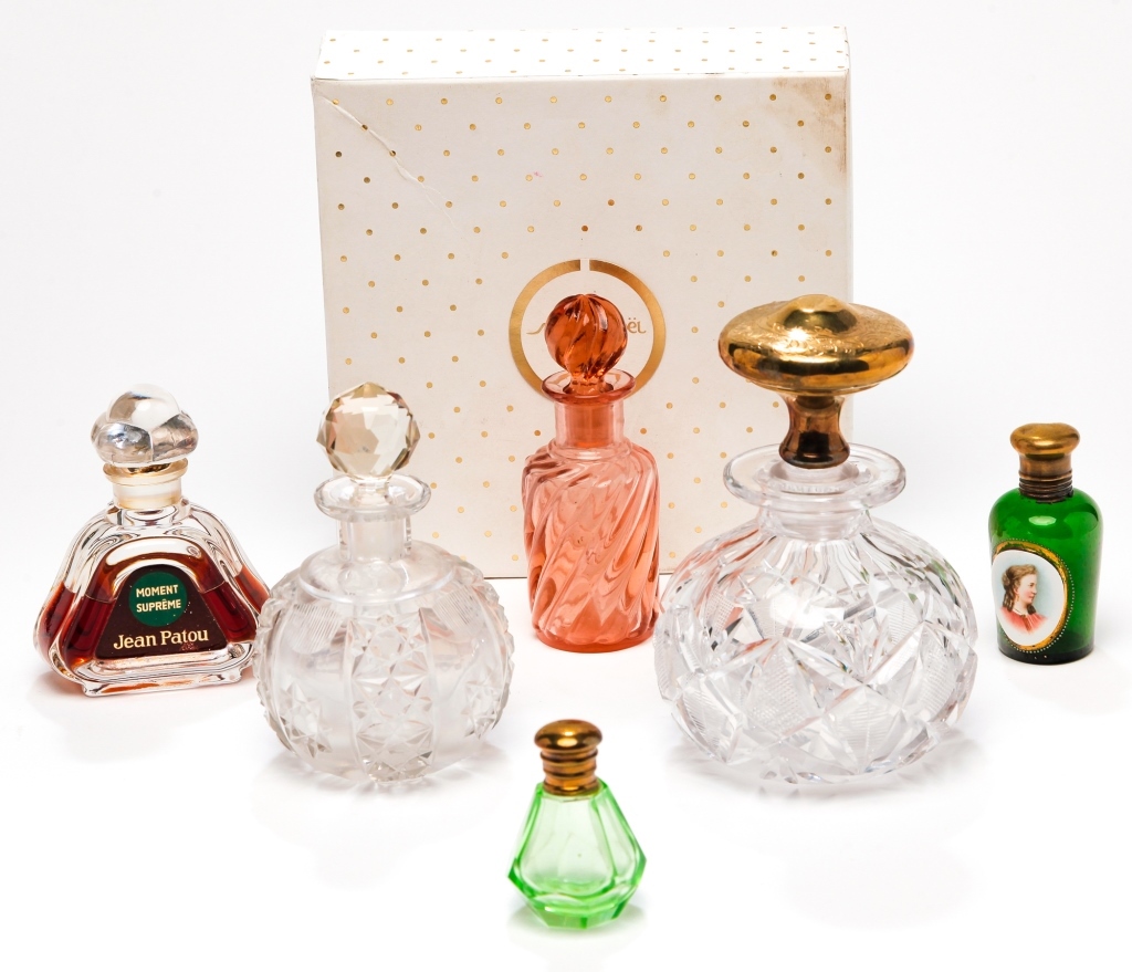 GROUP OF PERFUME BOTTLES Late 3bf214