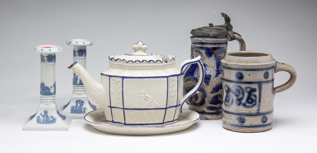 SIX PIECES OF CHINA. Nineteenth century.