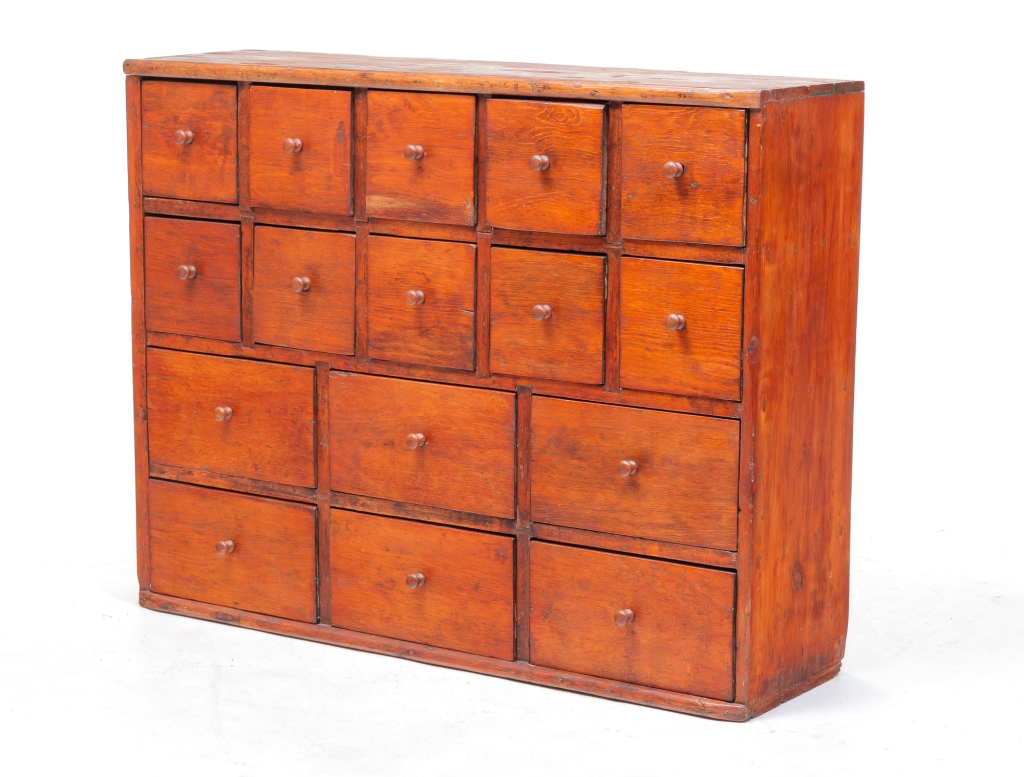 AMERICAN APOTHECARY CHEST. Mid