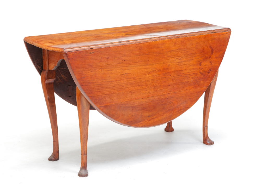 AMERICAN QUEEN ANNE DROP LEAF TABLE.