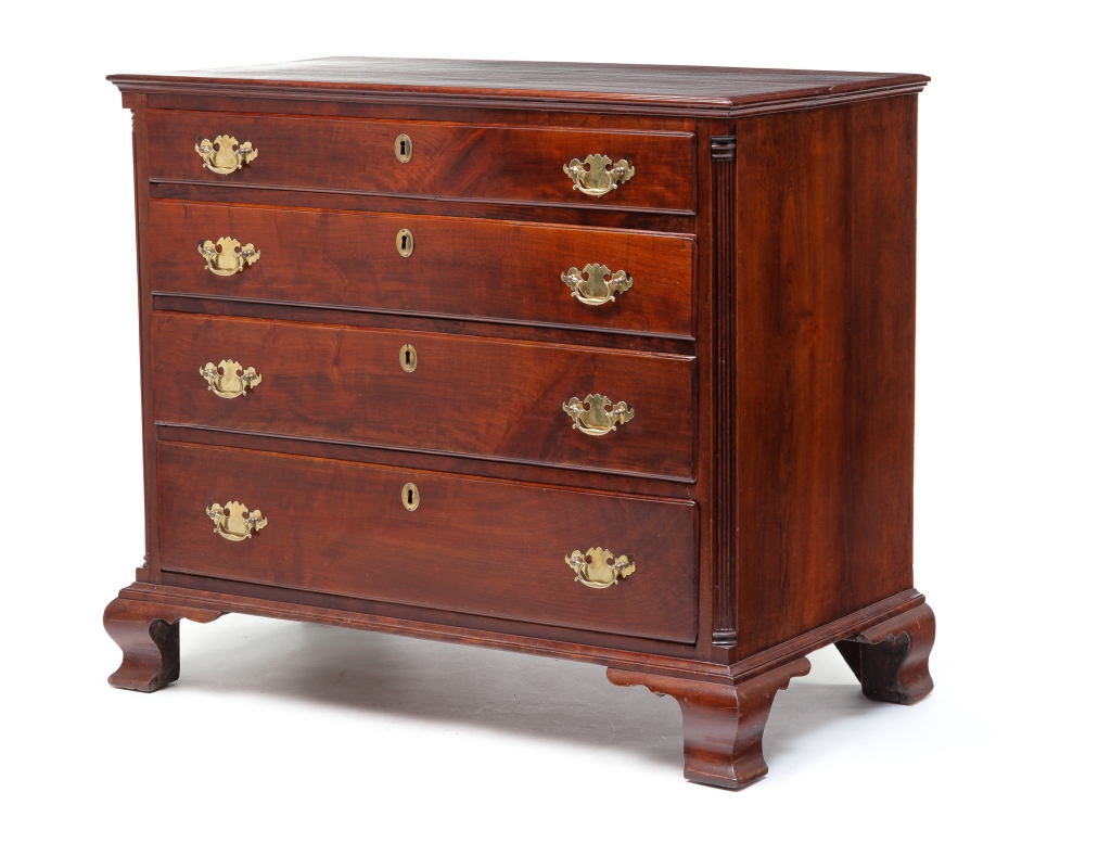 AMERICAN CHIPPENDALE CHEST Attributed 3bf4f4