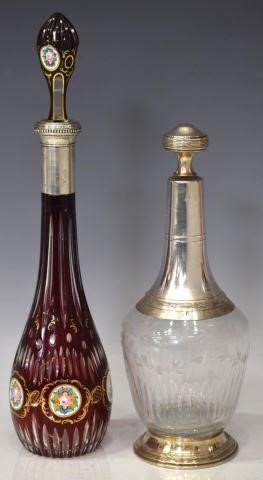  2 GLASS DECANTERS IN SILVER COLLARS 3bf525