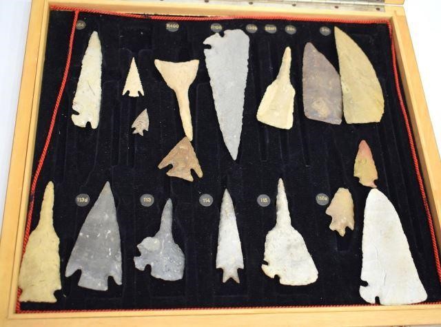  30 NATIVE AMERICAN ARROWHEADS  3bf78a