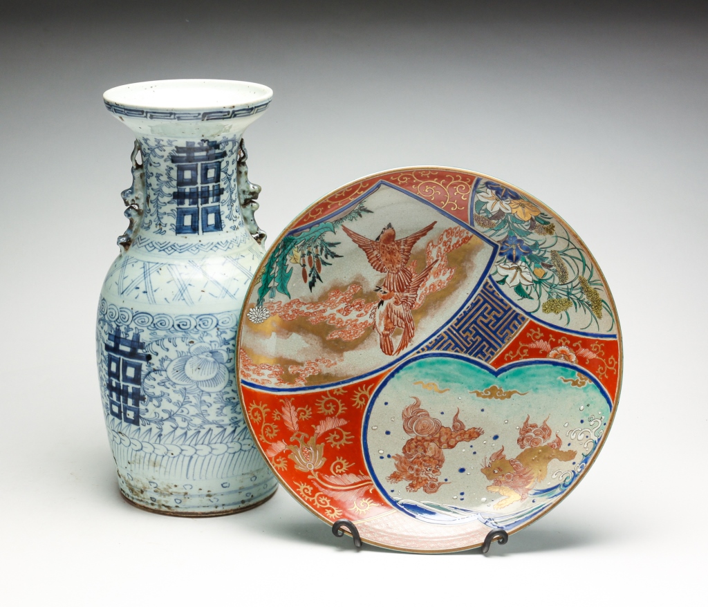 TWO PIECES OF CHINESE PORCELAIN.