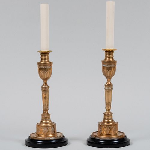 PAIR OF GEORGE III GILT BRASS CANDLESTICKS 3bd1d3