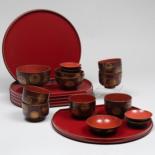 GROUP OF JAPANESE LACQUER TABLEWAREComprising Six 3bd1d8