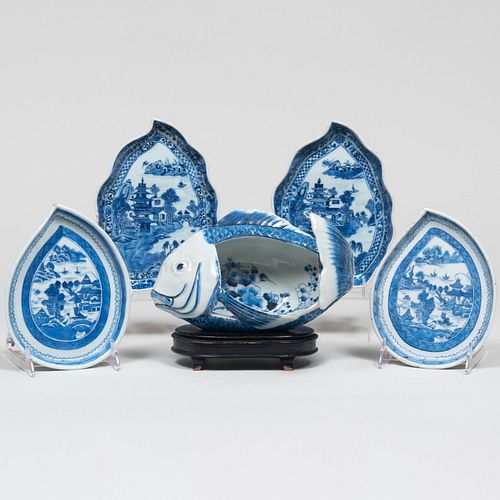 TWO PAIRS OF CHINESE EXPORT BLUE 3bd243