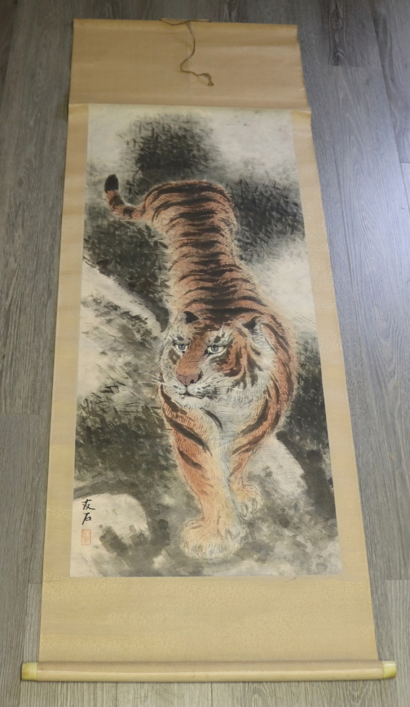 SIGNED ASIAN SCROLL OF A TIGER  3bd28c
