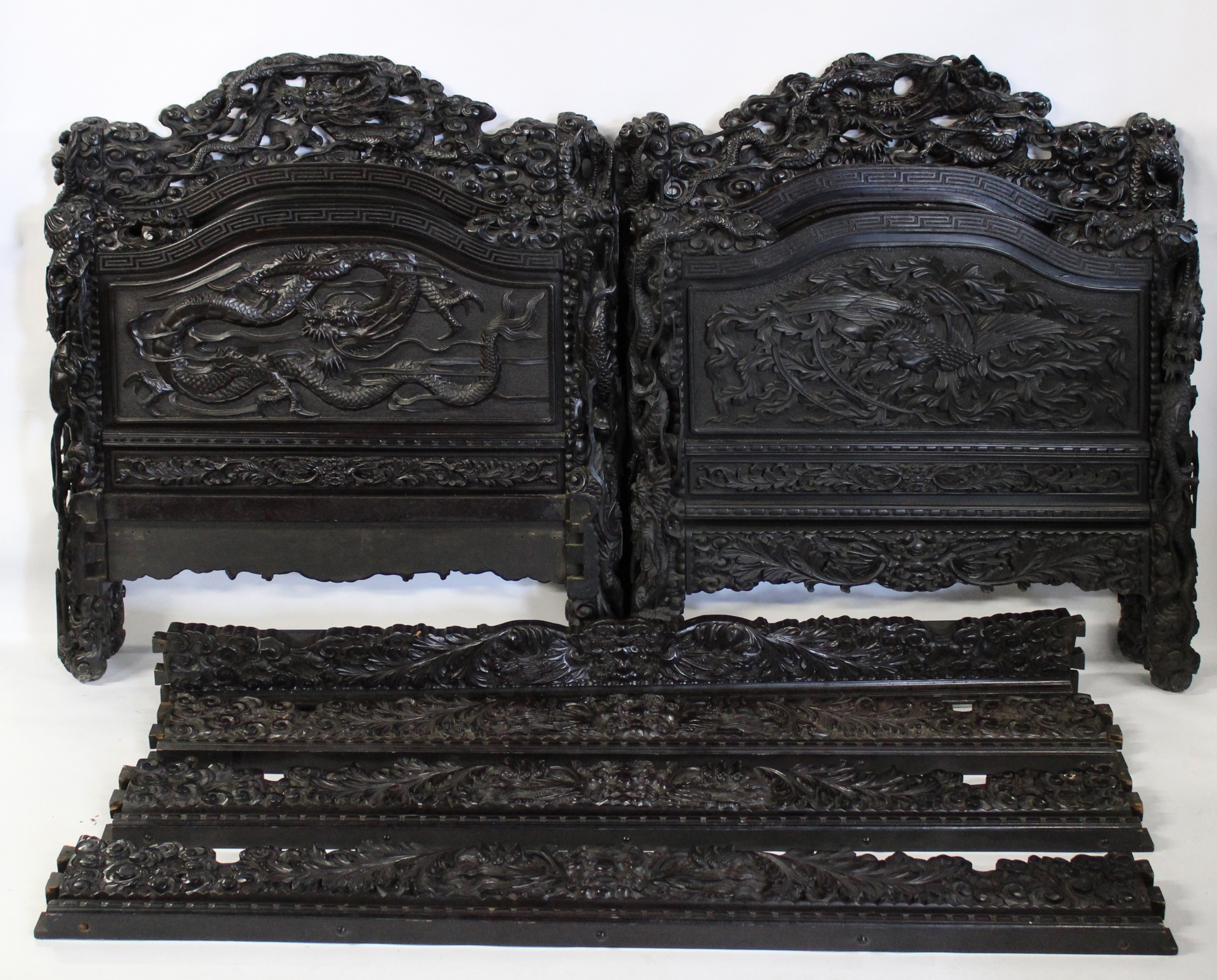 AN ANTIQUE MATCHED PAIR OF FINELY 3bd289