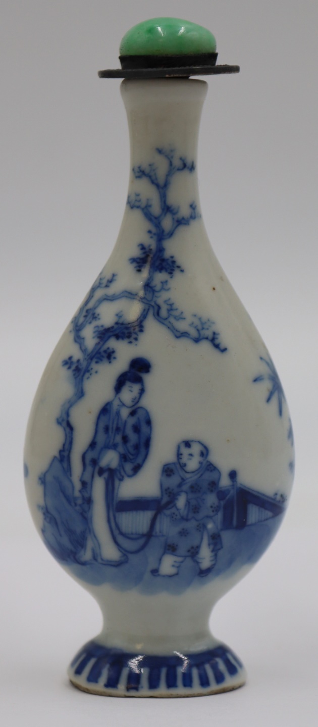 CHINESE BLUE AND WHITE SNUFF BOTTLE