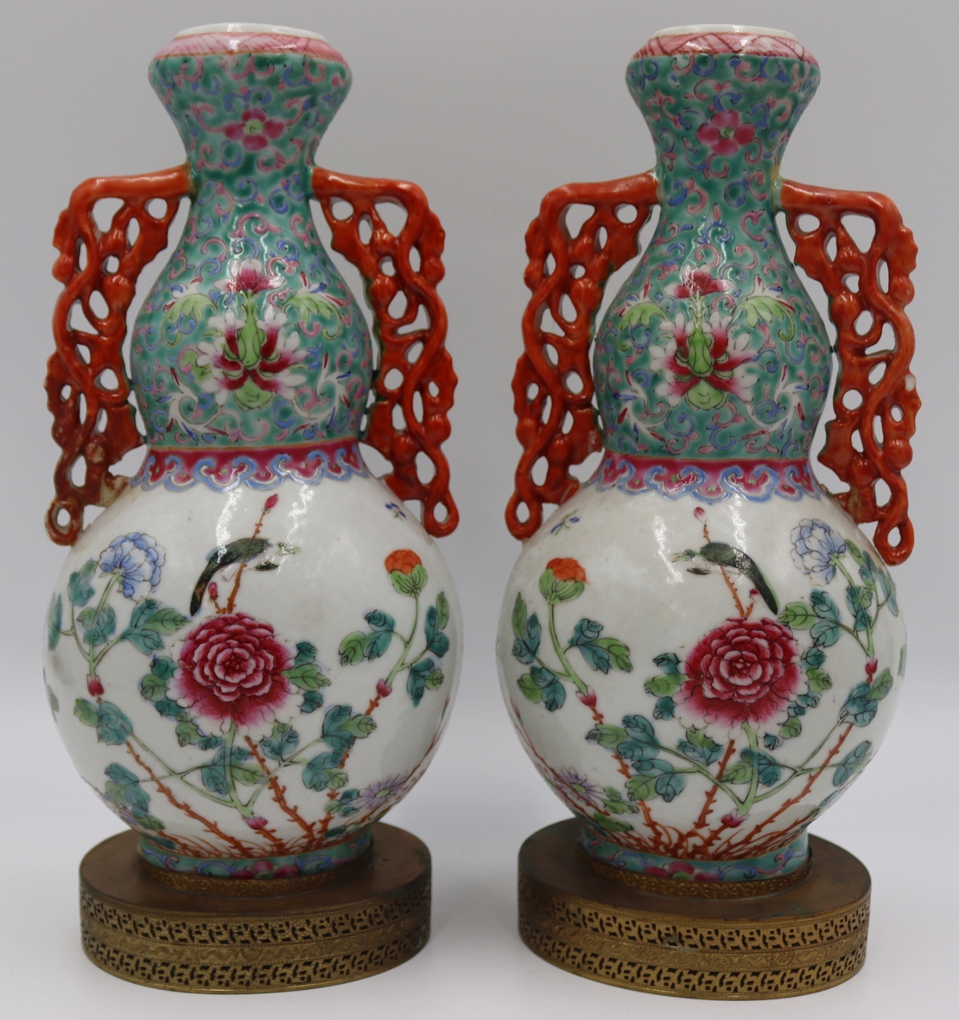 PAIR OF CHINESE FAMILLE ROSE VASES  3bd355