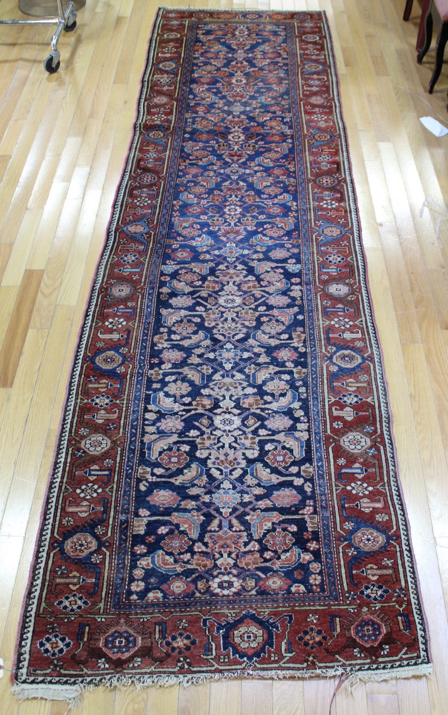 ANTIQUE AND FINELY HAND WOVEN RUNNER.