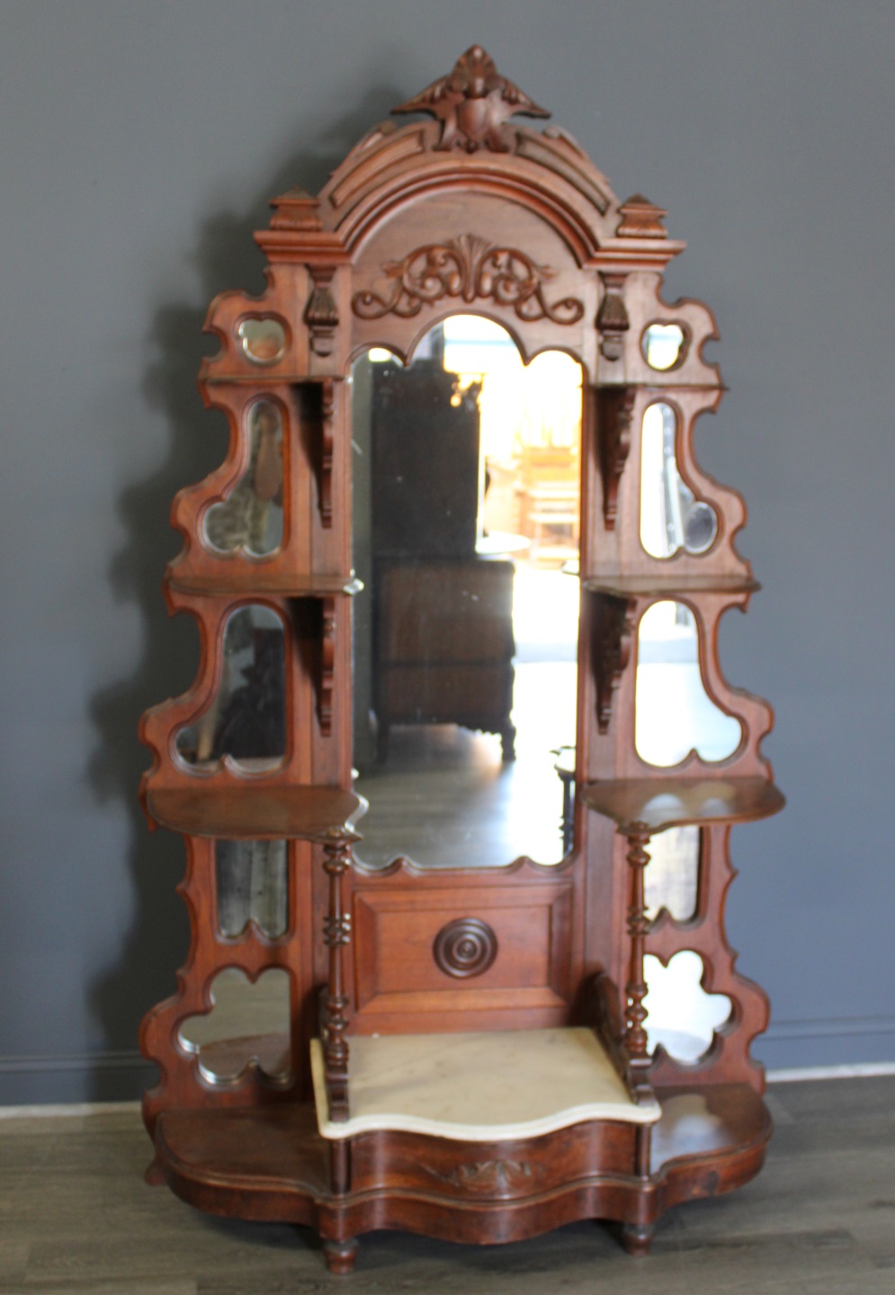 LARGE VICTORIAN WALNUT MIRROR BACK 3bd396