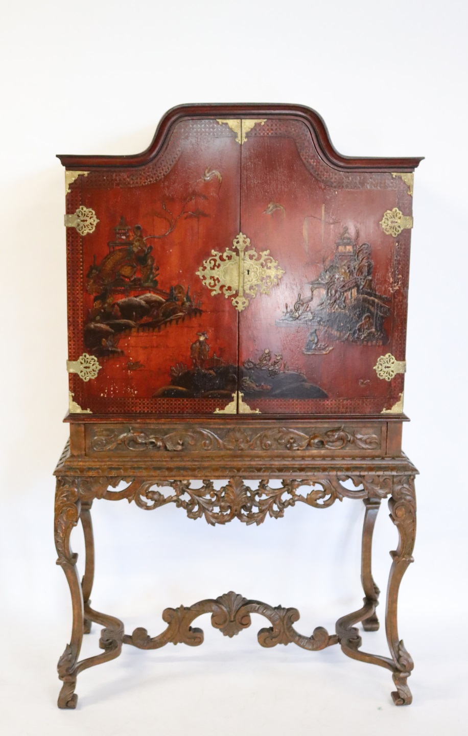 ANTIQUE CHINOISERIE DECORATED CABINET.