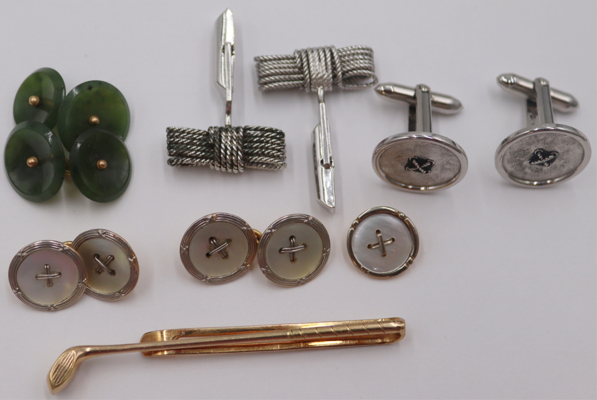 JEWELRY. ASSORTED GROUPING OF MEN'S