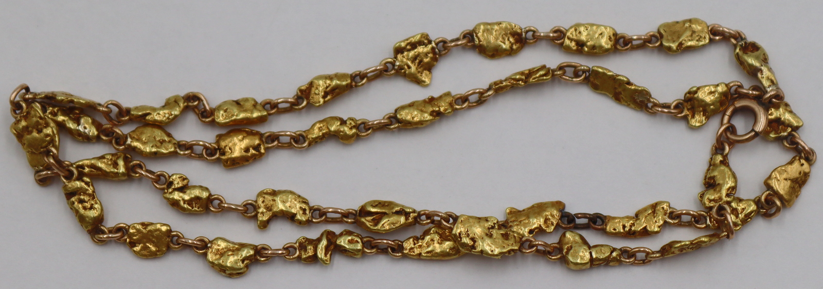 JEWELRY. 14KT YELLOW GOLD NUGGET NECKLACE.