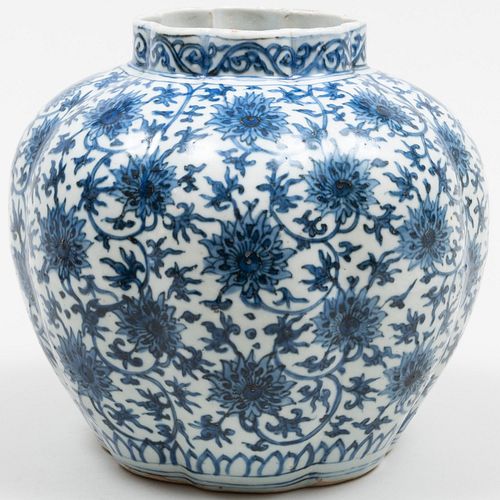 CHINESE MING BLUE AND WHITE LOBED 3bd5e2